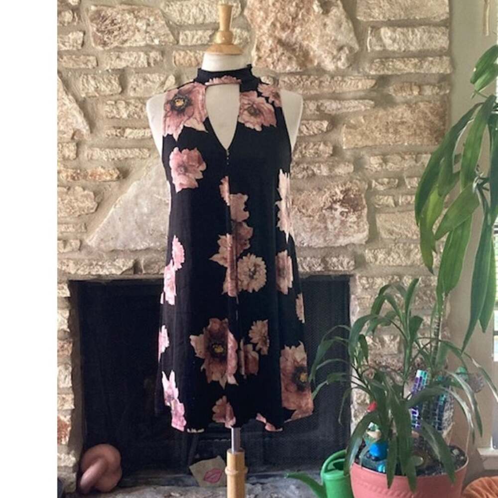 NWT - Black Velvet Floral Shift Dress - Aqua - M